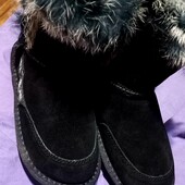 Натуральний замш та кролик.Останні на ніжку 23,5 см.