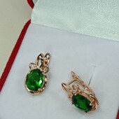 Очаровательные серьги с изумрудным алпанитом.Позолота 585 пробы РО.
