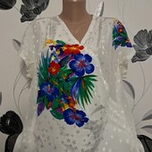 Футболочка блузочка р50 гарний стан