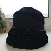 Тепла! Зимова шапка в чорному кольорі в хорошому стані