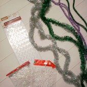 Лот новорічних дощиків+ наклейки+ прикраси