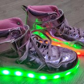 Стильні кросівки з led підошвою р36(устілка 23см)