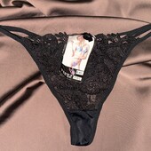 Жіночі мереживні труси-стрінги Venus, чорні S