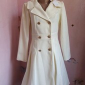 Біле крем пальто