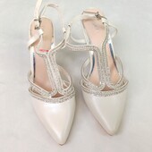 Весільні туфлі /босоніжки.