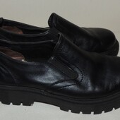 Туфлі закриті жіночі з натуральної чорної шкіри 23 см, без устілок