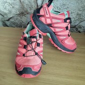 Класні кроси для дівчинки від salomon