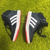 Adidas кроси дитячі добрий стан