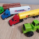 Нові машинки з принципами. Із Америки, довжина 15.5 см. В лоті всі 4 шт.