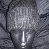 Чорна щільна шапка, ручна в'язка