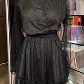 Красива ажурна вечірня сукня з мереживом