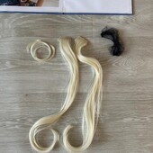 Пряди волос на заколках