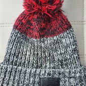 Шапка с отворотом и баламбоном