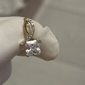 Красивые,шикарные серьги с белыми цирконами,позолота 18К,высота 1,9 см,шир 9 мм