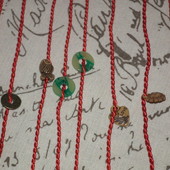 Красная нить на выбор