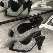 Розпродаж магазину! Круті зі стразами камінці блиск нереальний босоніжки розмір 4 стілька 24 см