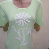 Гарна ніжна кофточка s розміру,в грудях 106 см.
