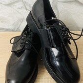 Чорні лаковані туфлі-оксфорди 40 розмір, б/в, ідеальний стан