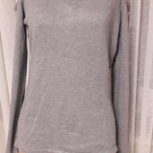 Тонкий светр із вирізами на плечах