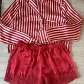 Яркая сатиновая пижама