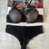 Красивый черный бюстгальтер 90f и трусы