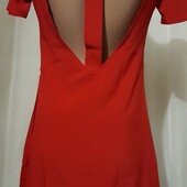 Оригинальное красное платье с открытой спинкой