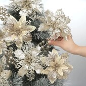 Новорічні прикраси.