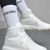 Стильні і зручні кросівки/хайтопи.