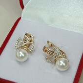 Нежные серьги с жемчугом и фианитами. Позолота 585 пробы 18К.