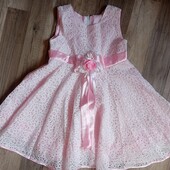 Гарна сукня для дівчинки