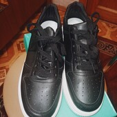 Шикарные кроссовки. Р. 41по стельке 26 см.