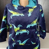 Халат, піжама на 5-6 років.