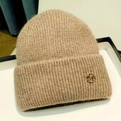 Тепленька м'якенька Шапка бежево-коричневого кольору