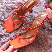 Помаранчеві шльопанці Primark розмір 38(24.5см)