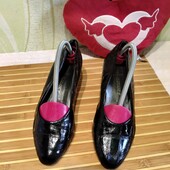 Шкіряні лакові туфлі відмінний стан