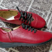 Шкіряні червоні туфлі