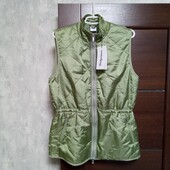 Новая брендовая красивая жилетка р.М(14).