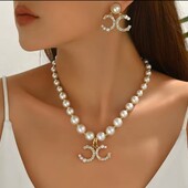 Набір прикрас: сережки і намисто