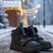 Стильні зручні кросівки з екошкіри на хутрі ,якість супер