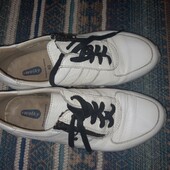 Кросівки шкіряні жіночі