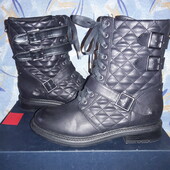 Ботинки.р.р.38.стелька 24.3 см.в отличном состоянии.Оригинал!