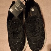 Новые легенькие блестящие кроссовки. Разм.40 Германия.