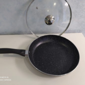 Гранитная сковорода с крышкой. диаметр 20 см