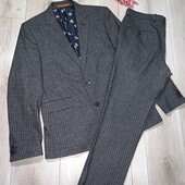 Відмінний стан.Костюм темно сірого кольору.