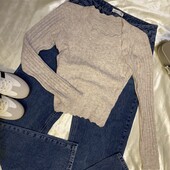 Ніжна кофтинка у бежевих тонах