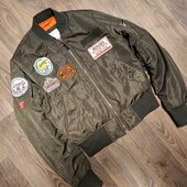 Фірмова красива курточка!