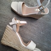 Фірмові стильні босоніжки!