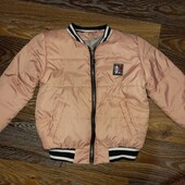 Демисезонная курточка на девочку 4 года в отличном состоянии.