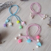 Гумки для волосся з перлинами чи намистинами.