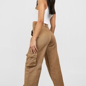 Штани карго . Розмір 42 євро . Нюанс .